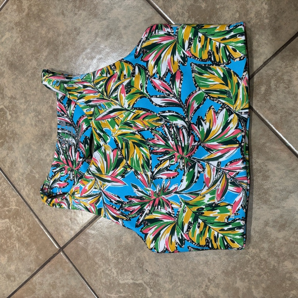 BECCA Multicolor Leaf Print Crop Top